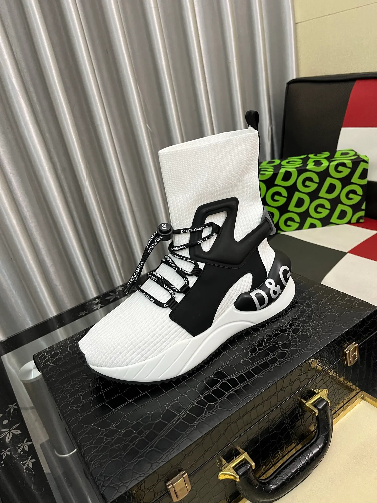 Men's men's shoes💰420⌚️⌚️New DG Dolce & Gabbana high-end couple's sports and casual shoes, imported cowhide, multiple material splicing design➕Imported cowhide lining, cowhide feet➕original TPR elastic outsole. Size: 35-46